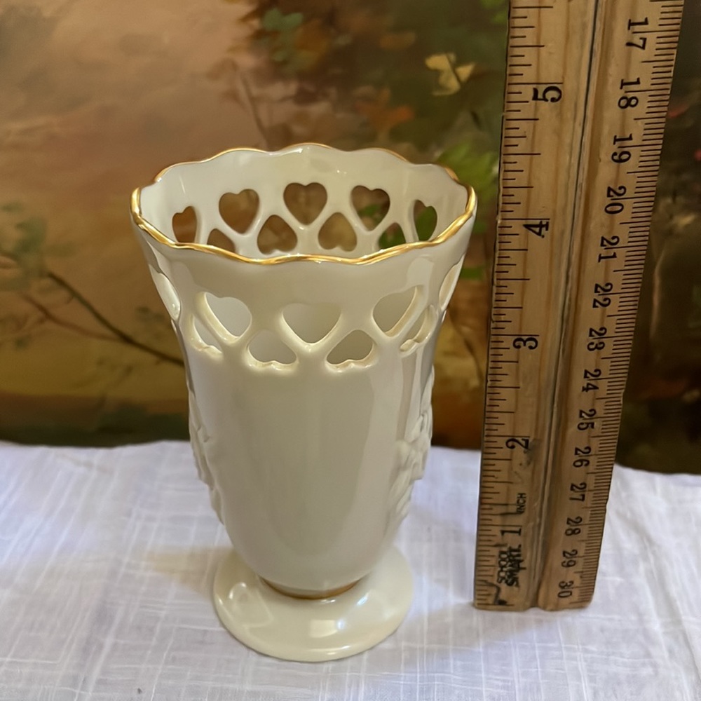 Lenox heart and roses vase - Picture 6 of 7